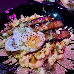 Blackened Gold Mac - beer mac, jalapeño ghost pepper cheese, pork belly, scallion, chive, dippy egg