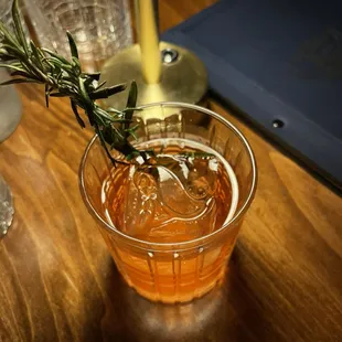 this has rosemary, gin &amp; tasted like christmas