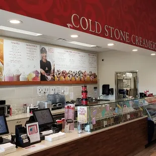 Lots of choices... customize your ice cream, and quick serving lines