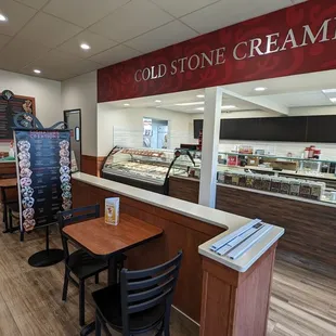 the interior of a cold stone creamery