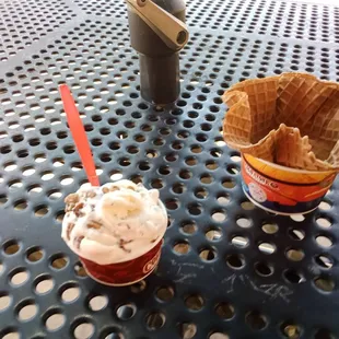 Sweet cream ice creams + pecans mixed ice cream Like it size with Waffle
