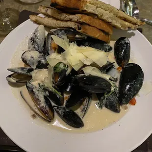 Mussels in sambuka sauce.