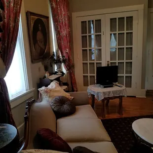 A view from the queen bedroom area into the Parlor.