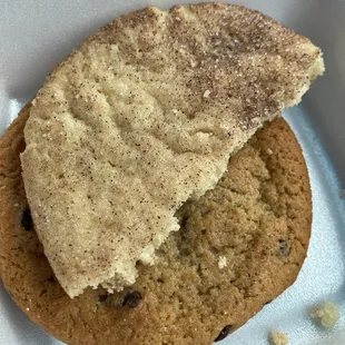 Soft snickerdoodle &amp; chocolate chip cookie 9/10!