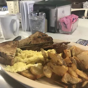 a plate of breakfast food