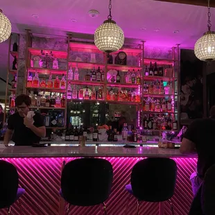 Pink bar! J&apos;adore