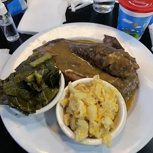 Turkey wings, macaroni and cheese, and collard greens.