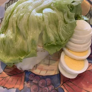 Iceberg wedge with egg