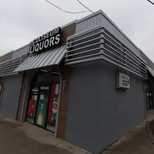 the outside of a liquor shop