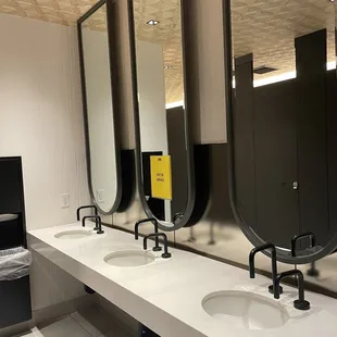 Clean bathrooms - all downstairs