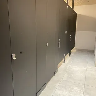 Clean bathrooms - all downstairs