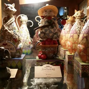 Shop our large selection of Jim Shore figurines always in stock.