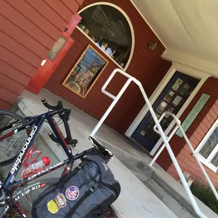 Cool, inviting vibes.