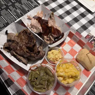 2 meat plate. Brisket and pulled pork.