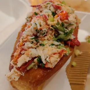 Maine lobster roll