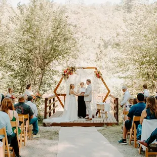 Photo by https://elleventurephoto.com/
