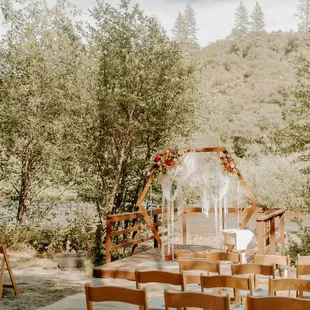 Photo by https://elleventurephoto.com/