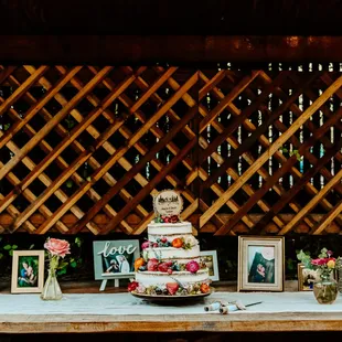 Photo by https://elleventurephoto.com/  Cake by Sierra Rizing in Lotus