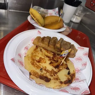 Arepa con chorizo