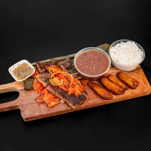 Sobrebarriga con Hogao
Grilled special flank steak, 58 oz (250 g) (slow-cooked for hours, this dish is accompanied by Hogao