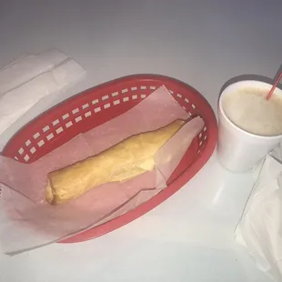 Palito de queso y café con leche