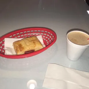 Pastel de Guava y café con leche