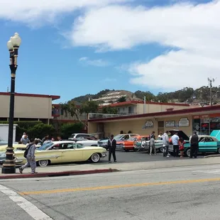 Big parking lot at Colombo liquor.