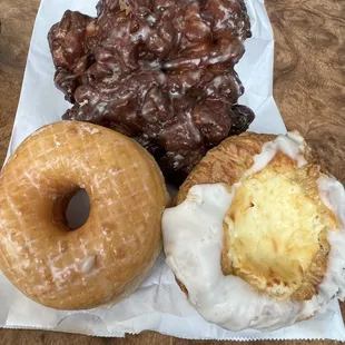 This is everything we tried, apple, fritter, plain, glazed, donut, cheese, danish.