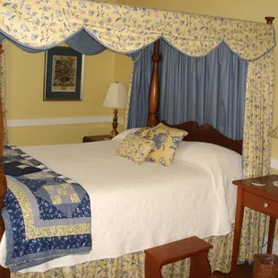 The York Room was large and comfortable with a gorgous view out the front and overlooking William and Mary College.