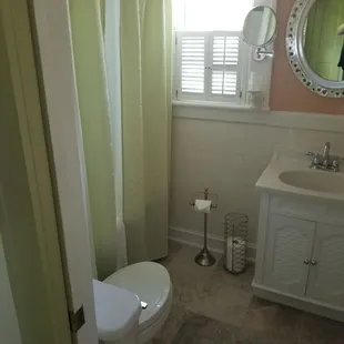 Bathroom in the Potomac room