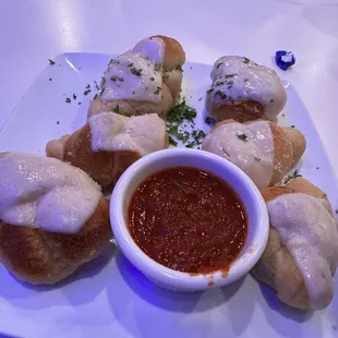 6 Garlic Knots