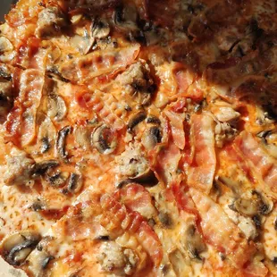 Bacon, sausage and mushroom pizza