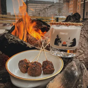 S&apos;More Pops with Mallow on the Graham cocktail