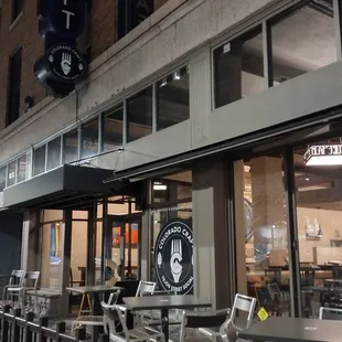 the outside of a restaurant
