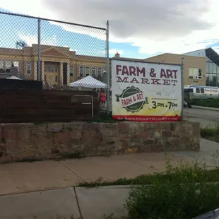 a sign for the farm and art market