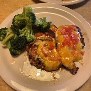 Rocky top Chicken, diced tomatoes, Swiss cheese, bacon and melted mixed cheese.  Side of steamed broccoli.
