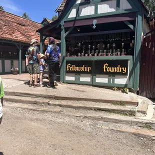 Some stores and entertainment at the festival!