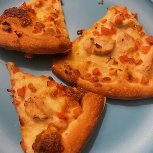 Reheated in my Air Fryer Oven, garlic chicken pizza.