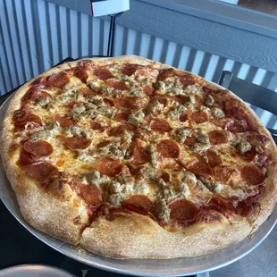 Thin crust pepperoni and sausage delicious love the crisp in the crust