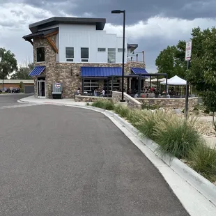 the outside of the restaurant