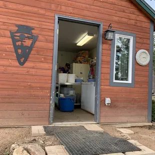 Feeding barn