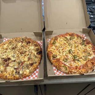 Aspen on left - Hawaiian on Right