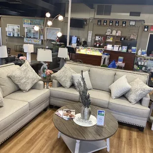 CLARENDON LINEN SOFA/LOVESEAT