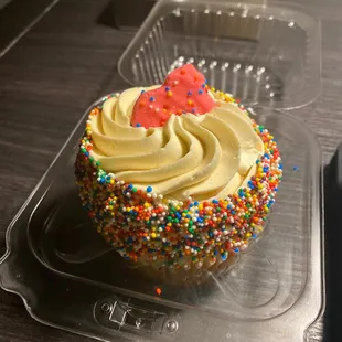 Animal cracker cupcake