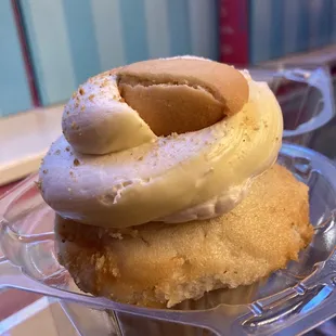 Banana cream cupcake