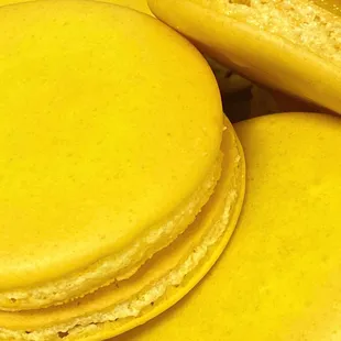 Colossal Lemon Macarons