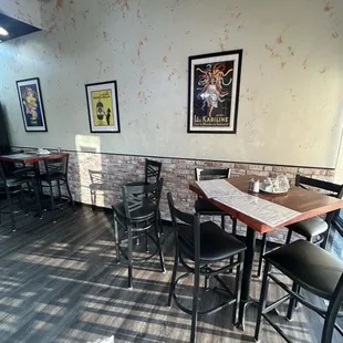 sushi and sashimi, interior