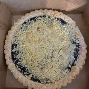 Blueberry pie with streusel