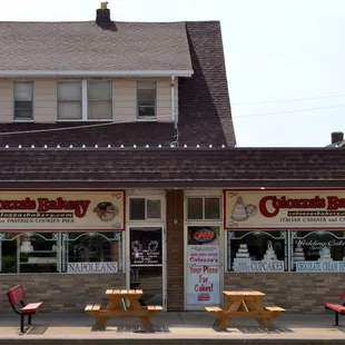 Colozza&apos;s Bakery at 5880 Ridge Road, Parma, OH 44129.
