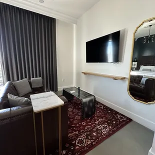 Sofa/tv seating - king studio  10/2024